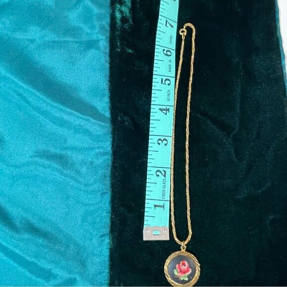 Vintage handmade cross stitch rose pendant on gold rope chain - Picture 9 of 9